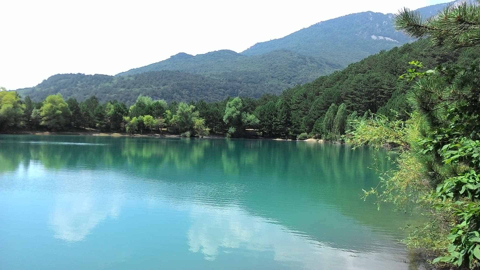 Бирюзовое озеро достопримечательности крыма