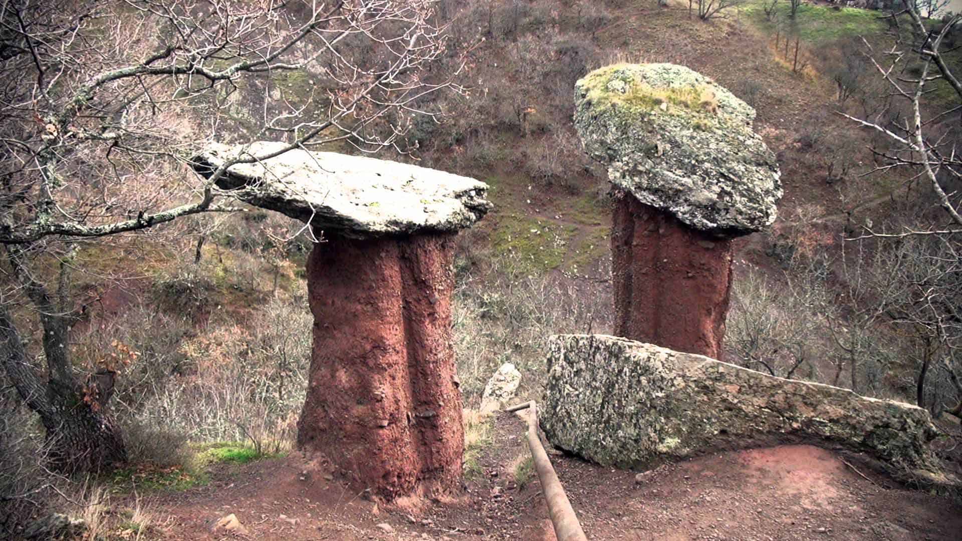 Каменные грибы в урочище Сотера достопримечательности крыма